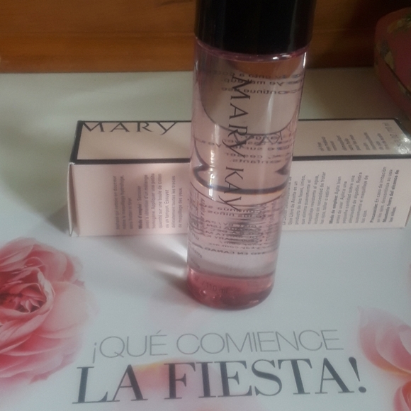 Oil- free eye makeup remover - Picture 1 of 4